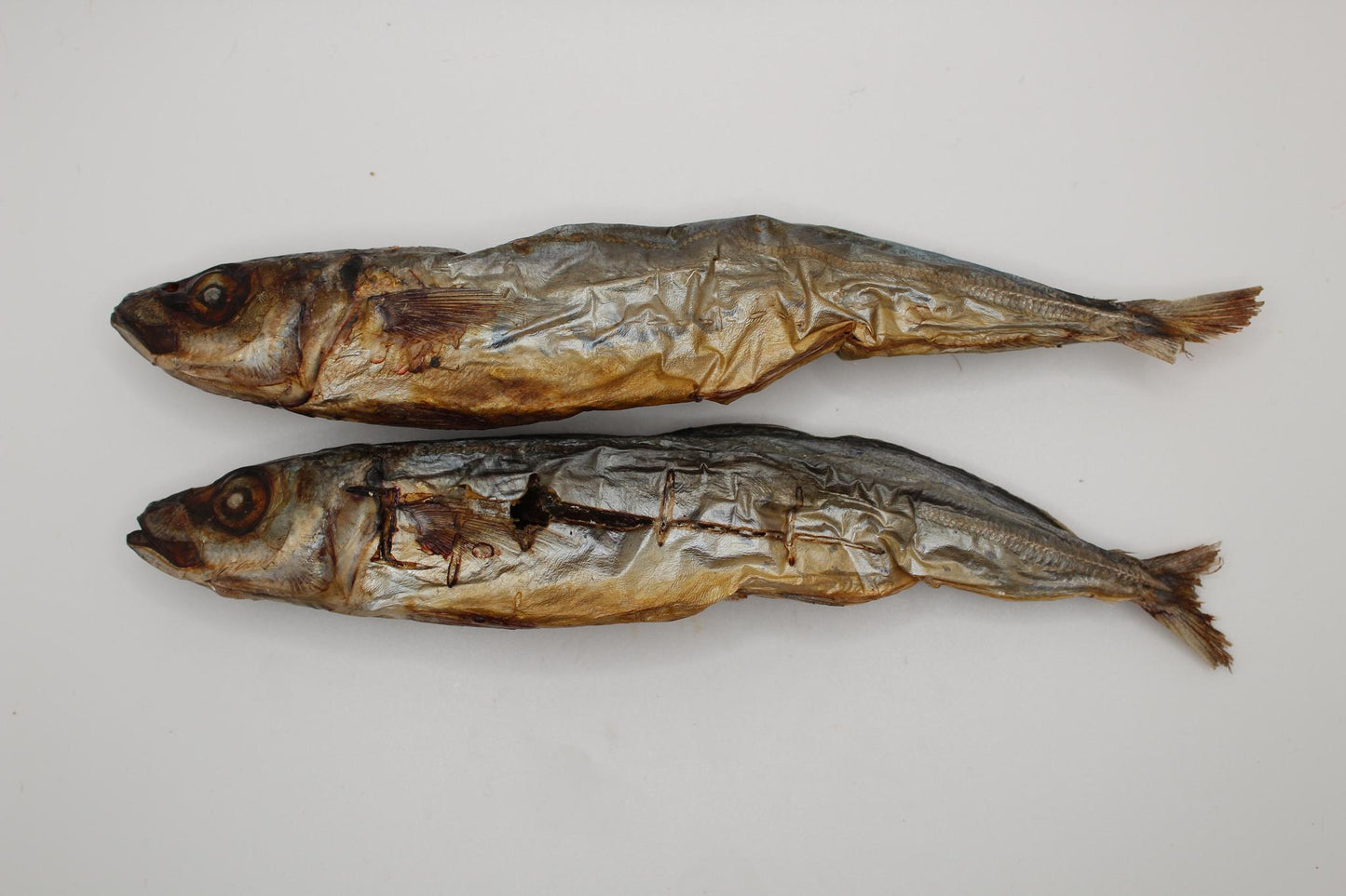 Becosi Dehydrated Whole Dragon Round Scad Fish 4 ct